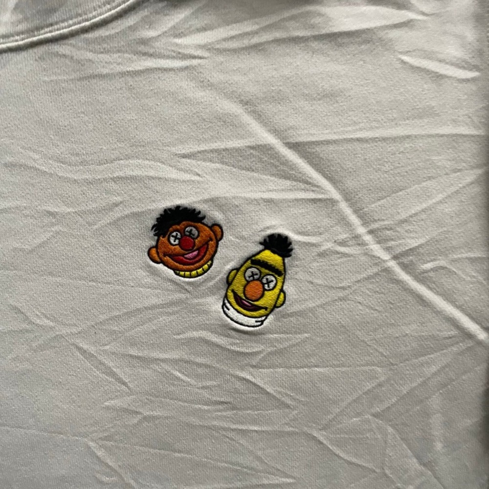 Kaws Sesame Street Hoodie Mens XL White Uniqlo UT - Picture 2 of 9